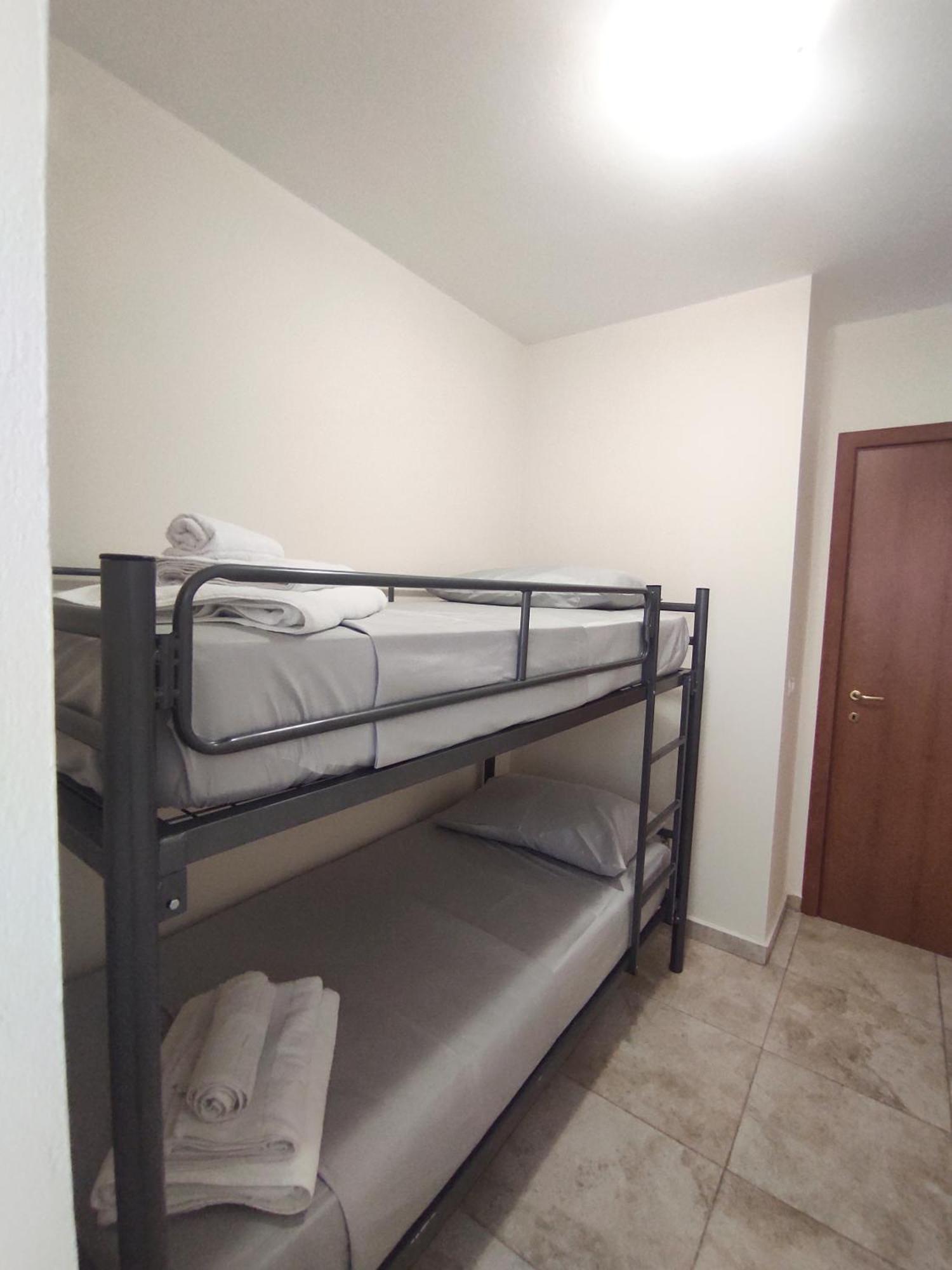 Kledia's Modern Apartamento Tirana