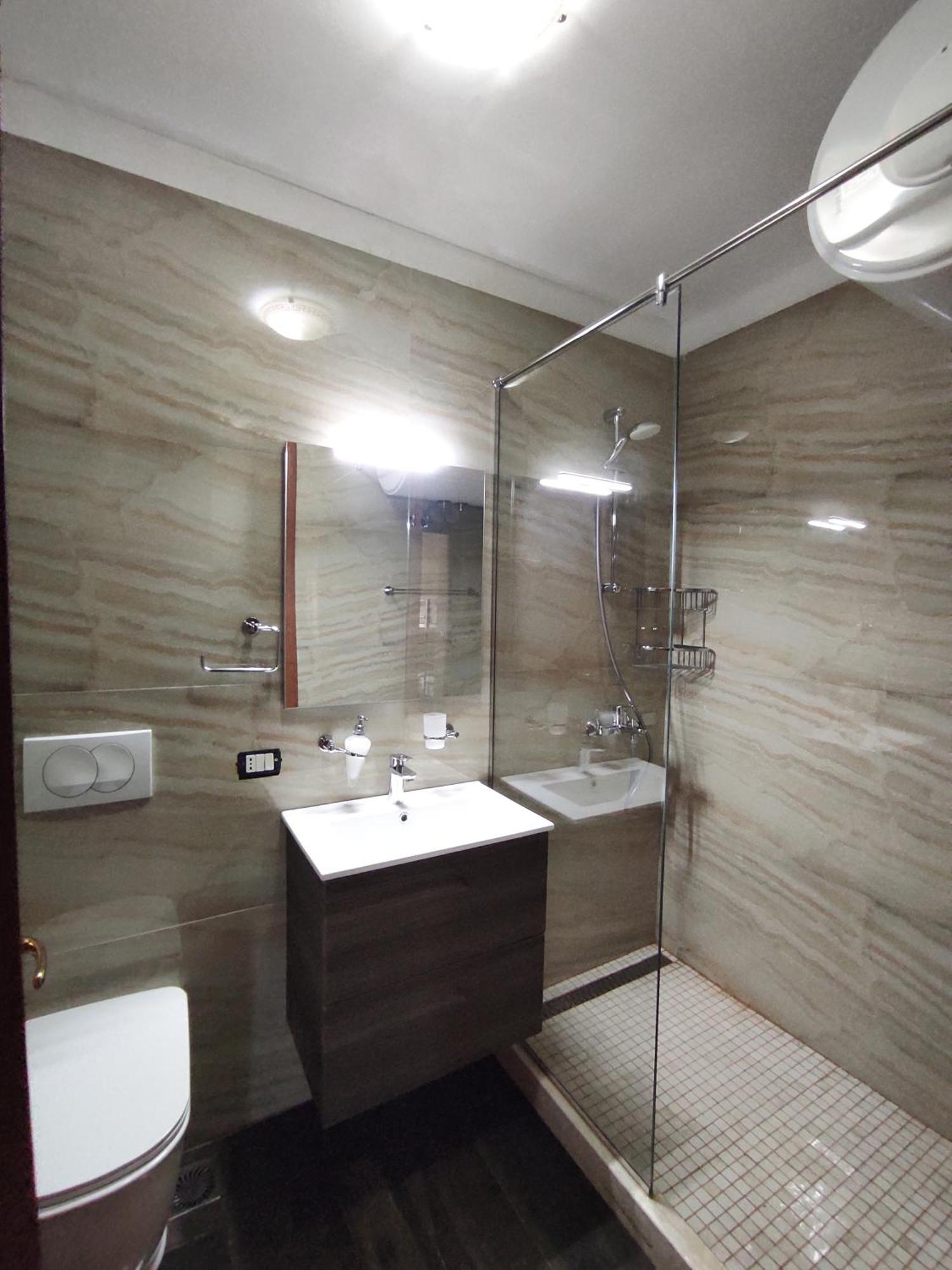 Kledia's Modern Apartamento Tirana
