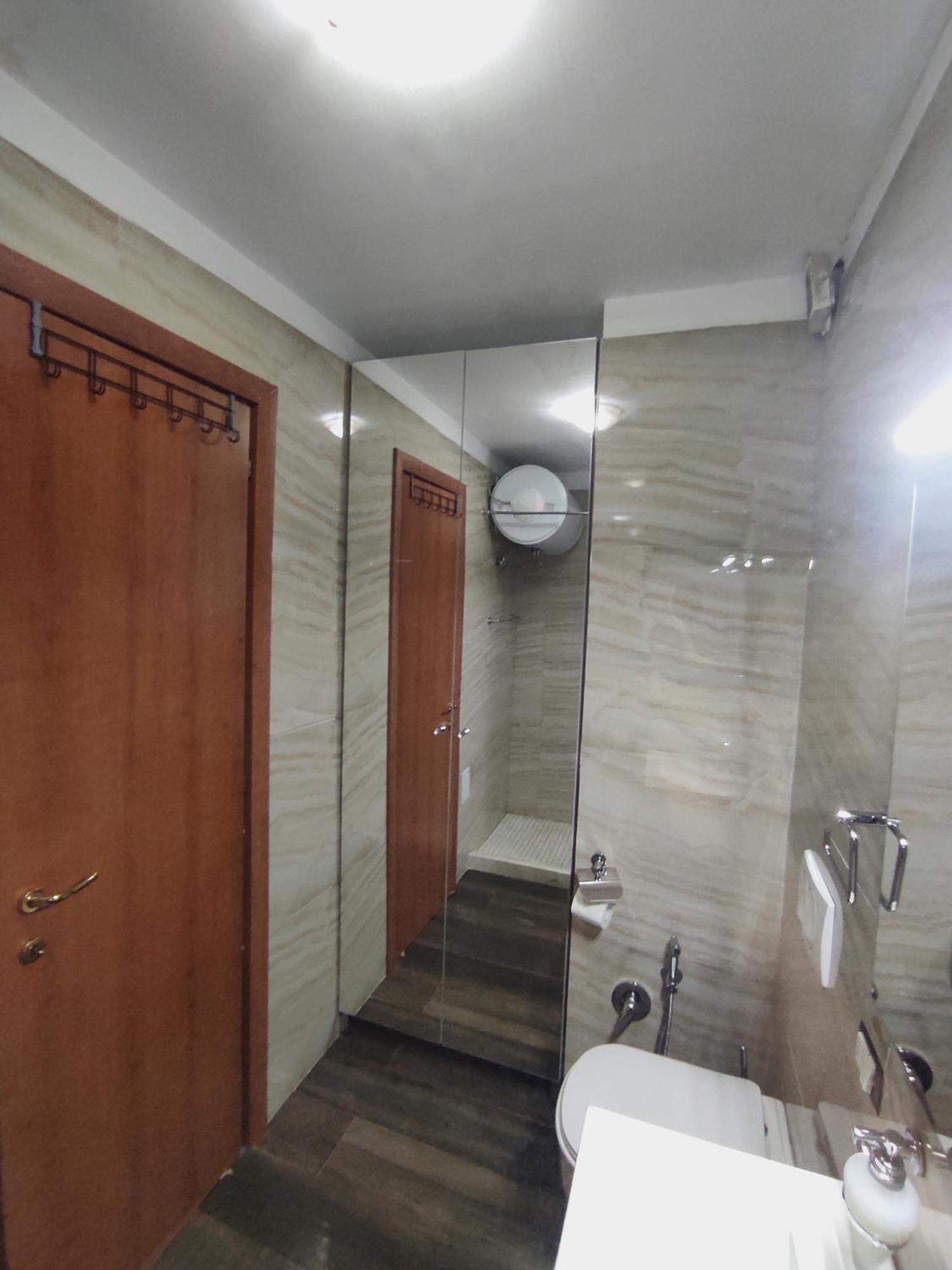 Kledia's Modern Apartamento Tirana