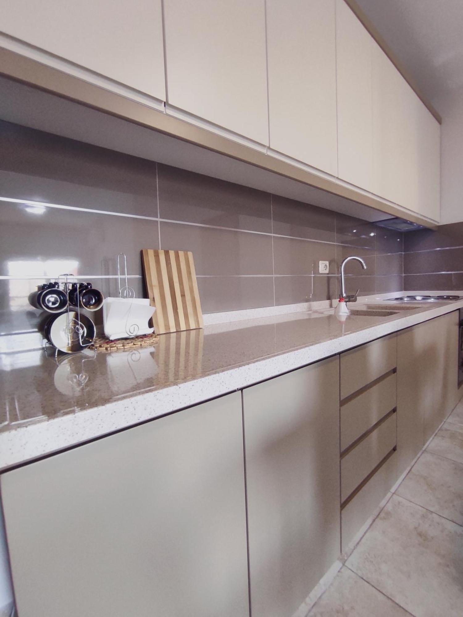 Kledia's Modern Apartamento Tirana